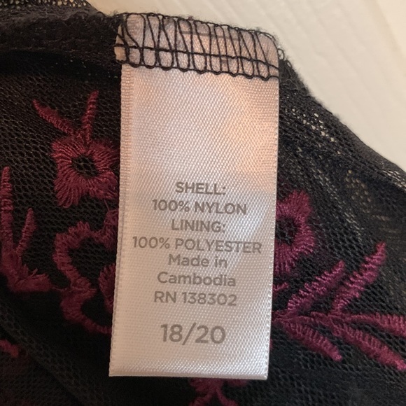 Avenue Sheer Embroidered Blouse - Picture 6 of 7